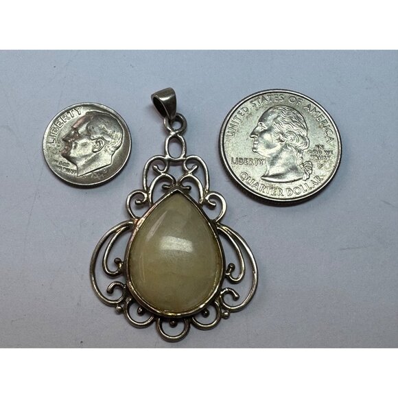 Estate Sterling Silver 925 Teardrop Cream Gemstone Filigree Pendant 7.0g No Chai - Picture 6 of 8
